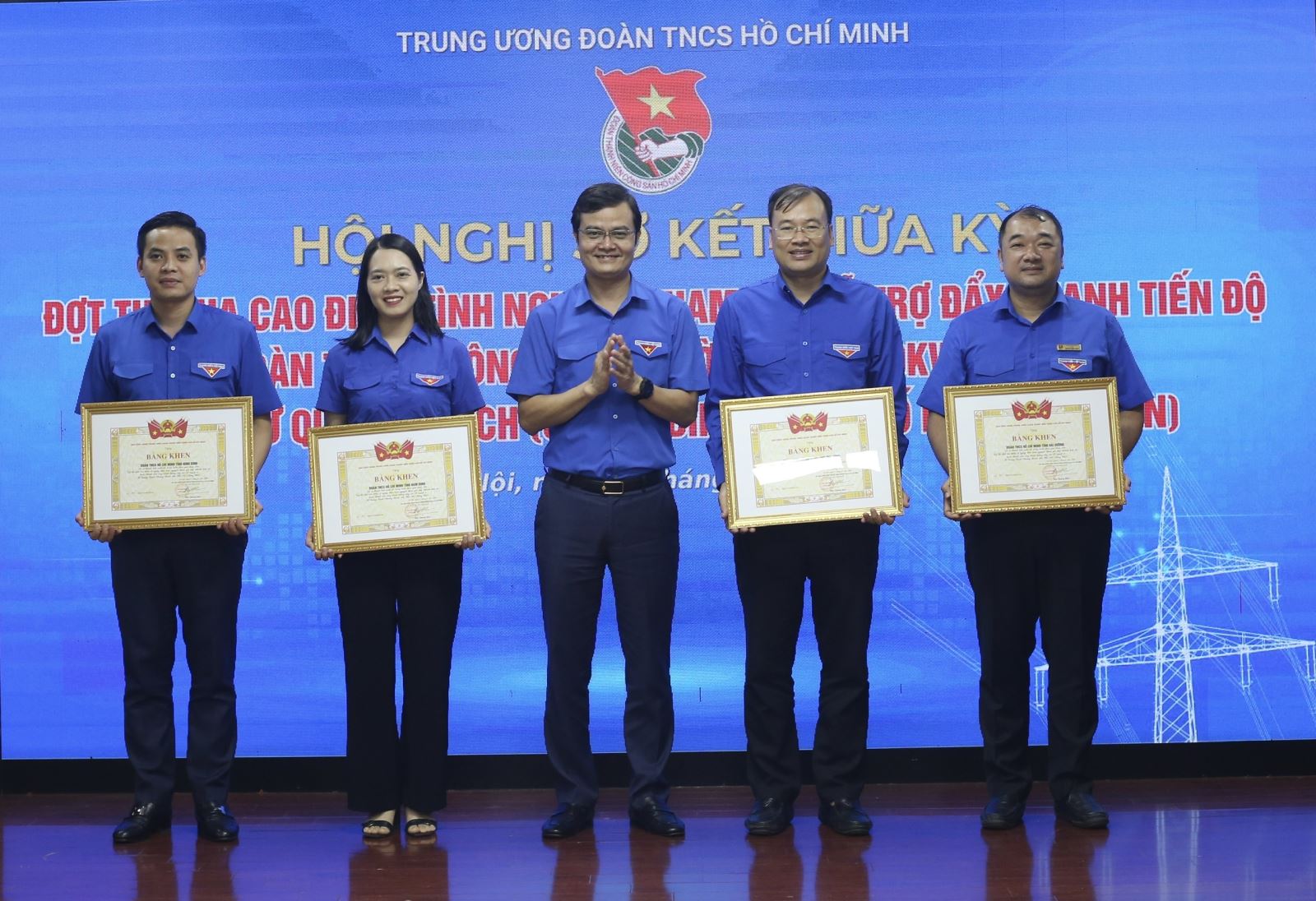 Sơ kết giữa kỳ Đợt thi đua cao điểm tình nguyện tham gia đẩy nhanh tiến độ, hoàn thành công trình đường dây 500kV mạch 3