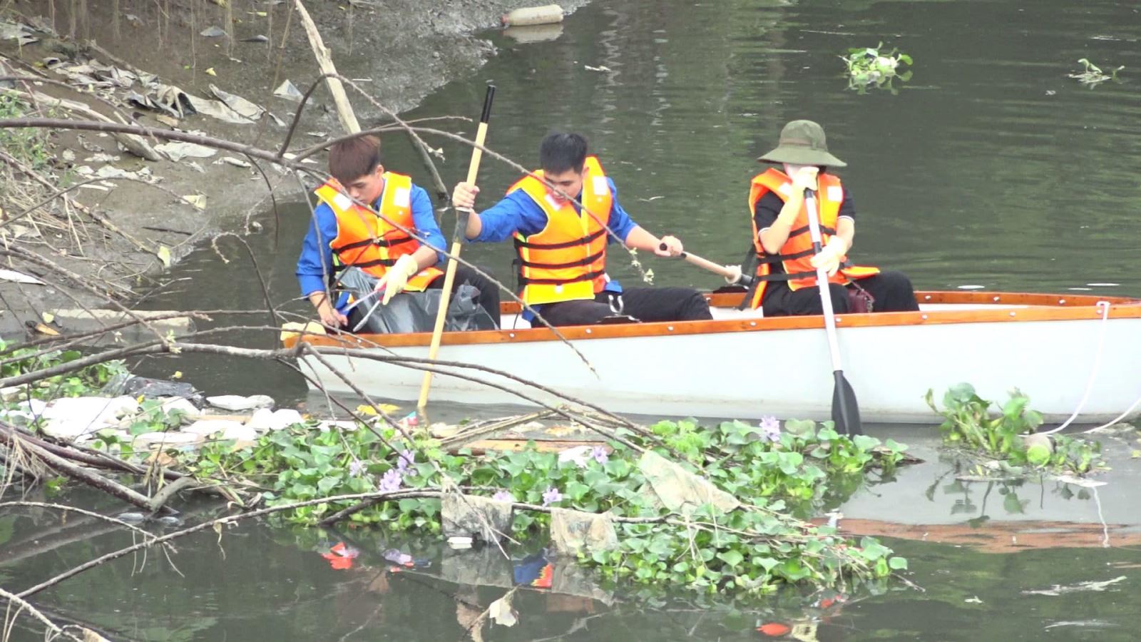 Ra quân hoạt động tình nguyện dọn dẹp vệ sinh môi trường  làm sạch dòng sông quê hương tỉnh Hưng Yên năm 2023