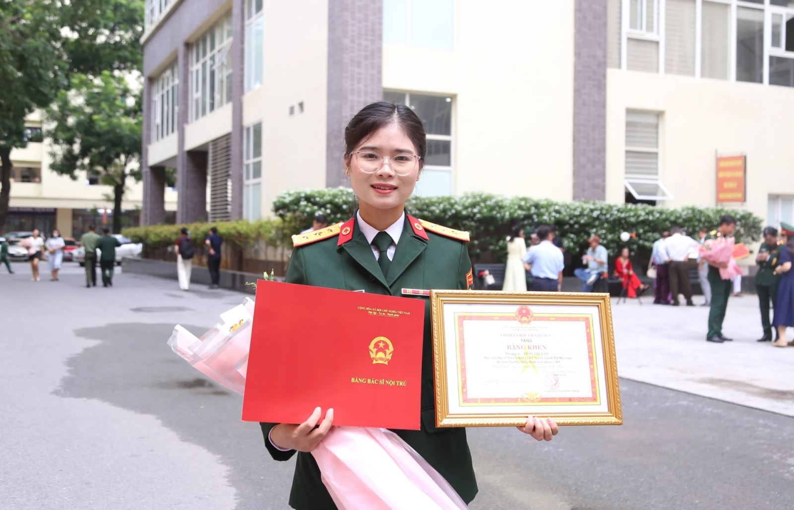 10 năm bền bỉ từ giảng đường đến bệnh viện, nữ sinh Hưng Yên xuất sắc trở thành thủ khoa bác sĩ nội trú